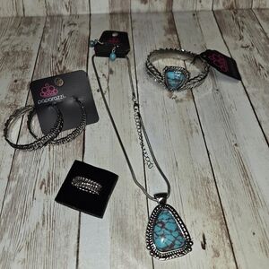 This listing is for a Paparazzi Simply Santa Fe 4-Piece Fashion Fix jewelry set